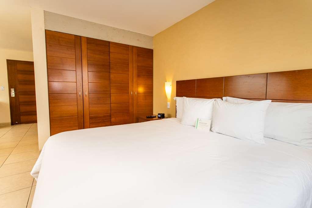 Wyndham Costa Del Sol פוקאלפה חדר תמונה A bedroom at the hotel