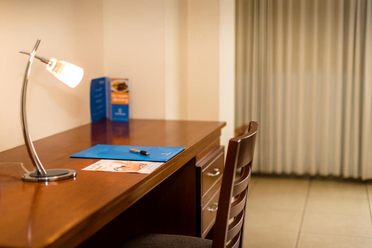 Wyndham Costa Del Sol פוקאלפה מראה חיצוני תמונה A desk in a hotel room