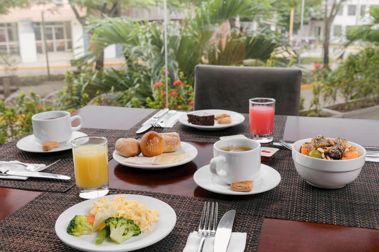 Wyndham Costa Del Sol פוקאלפה מראה חיצוני תמונה A typical breakfast